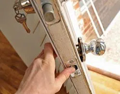 Golden Locksmith Services Houston, TX 713-357-0763 - 7-Lock-Changing